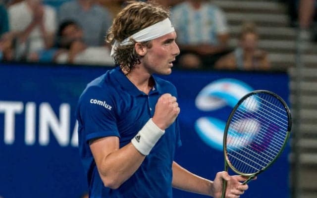 手術した肘の痛みを抱えながら戦うチチパス、全豪OPには前向き