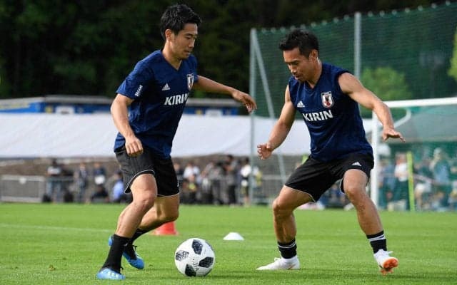 「いい2ショット」香川真司が日本滞在、初蹴りはまさかの長友佑都と！「いつも刺激を貰う最高の同志」