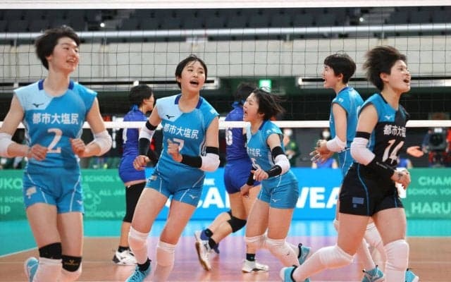 東京都市大塩尻、石川真佑からの応援メッセージで気合　ストレート勝ちで初戦突破／春高バレー