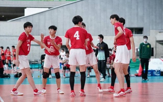 【春高】男子の注目カード、エース高橋慶帆を擁する習志野と２年前の王者・東山の男子1回戦は習志野に軍配！[バレー]