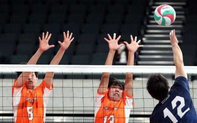 春高バレー　群馬　男子の明和県央、格上相手に及ばず　女子の健大高崎、ミスで失点力尽く