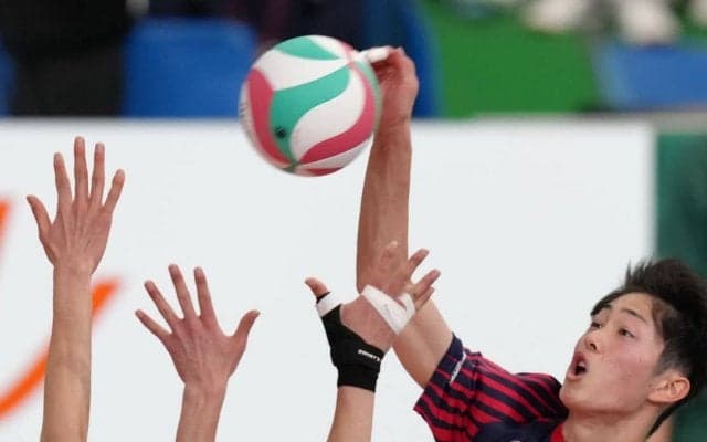 春高バレー　男子１回戦　東山（京都）　ブロック崩せず