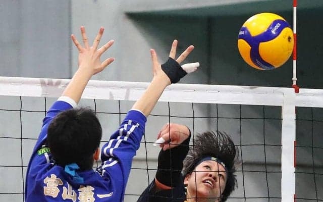 春高バレー　女子１回戦　近江兄弟社（滋賀）　富山第一に競り勝つ