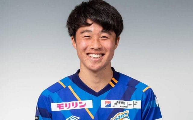 長崎がU-18所属のMF安部大晴とプロ契約、2種登録ながらJ2で4試合出場「色々なことに挑戦していきたい」