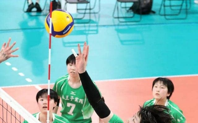 八王子実践、ストレート勝ちで１６強　前回初戦敗退の屈辱バネに／春高バレー