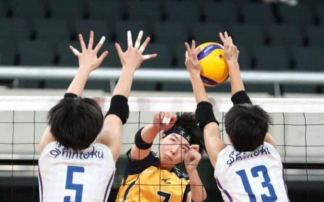 春高バレー　女子２回戦　近江兄弟社（滋賀）　持ち味生かせず