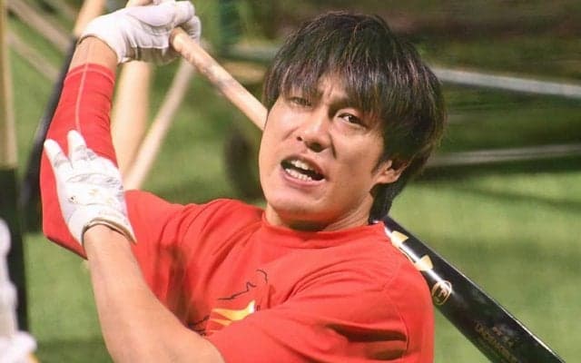 自主トレ始動で豪快フリー　鷹・柳田のド迫力映像にロッテ助っ人驚愕「スーパースター」