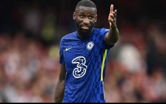 「絶対わざとだ」「ミスキックに見える」リュディガーの相手頭部直撃キックが波紋「ここまで思い切り蹴る必要ない」