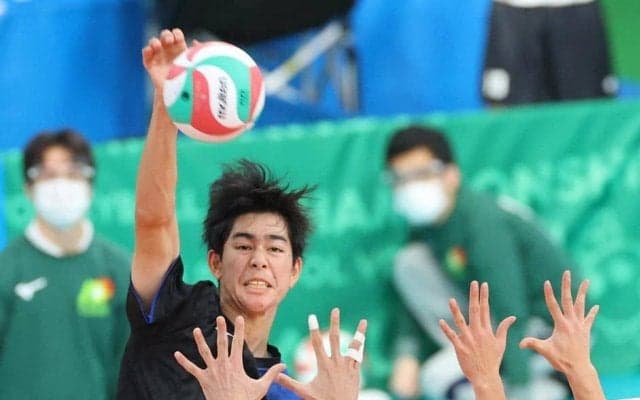 日南振徳、２メートル甲斐キャノン炸裂４２得点！　Ｖ候補・駿台学園を「ブロックの上から」打ち破った／春高バレー