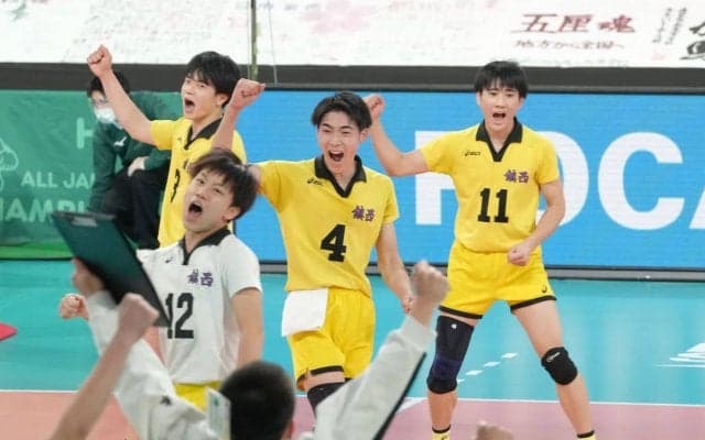 春高バレー　男子の日本航空が粘りの守備で初の決勝　雄物川、力尽きる
