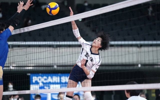 【春高】“深澤ツインズ”が大活躍！　女子準決勝、就実が金蘭会にストレート勝ちし、春高連覇へ王手