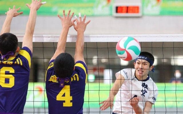 春高バレー　男子準決勝　日本航空（山梨）チームに勢い　初の決勝進出を決める