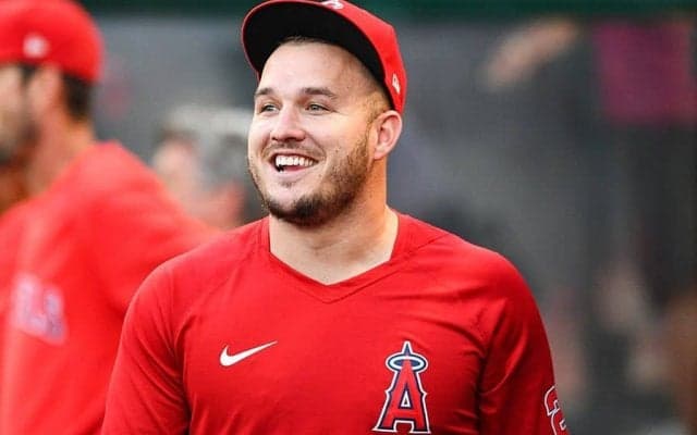 【MLB】トラウトのカードを引き当てて狂喜乱舞　少年一家と本人の“交流”が「とっても素敵」