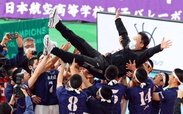 春高バレー　男子は日本航空が初優勝　総体王者の鎮西をフルセットの末に逆転勝利