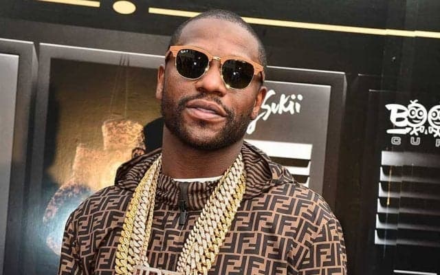 金満メイウェザー、2億円腕時計の超高額コーデに海外羨望「コートと靴がカッコいい！」