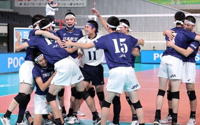 男子は日本航空が初Ｖ　女子は就実が連覇　春高バレー
