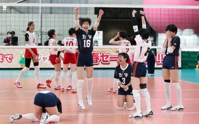 就実の２連覇を牽引した深沢ツインズ　姉めぐみ「すごくうれしい」　妹つぐみ「気持ちが勝因」／春高バレー