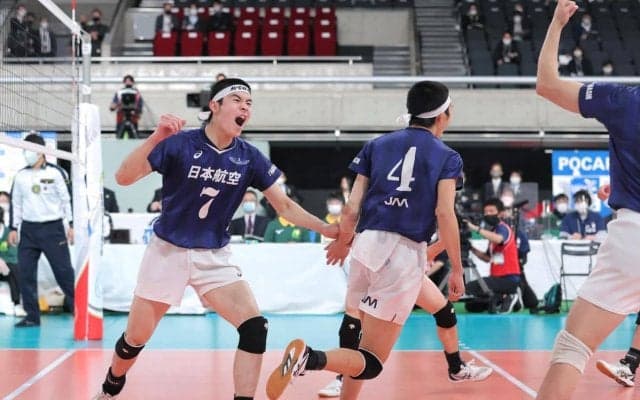 春高バレー　勝利手繰り寄せた気迫のブロック　日本航空（山梨）渡辺健（２年）