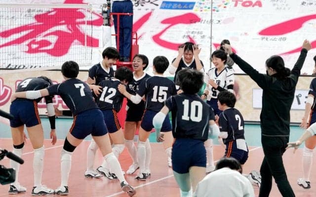 就実、涙の連覇！「やり切った」最強ツインズ「めぐつぐ」有終５１点／春高バレー