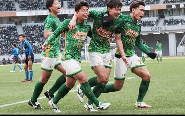 青森山田が3大会ぶり3度目Vで3冠達成！ 松木玖生らの4ゴールで大津の堅守攻略【高校サッカー選手権】
