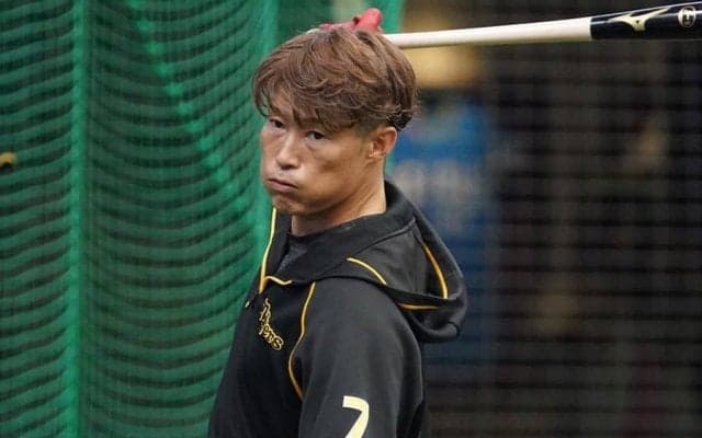 「本当に40歳？」阪神糸井、強烈ライナーを棒に直撃させる“神業”にファン驚愕