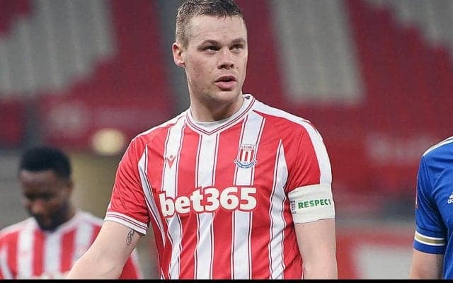 ストークのレジェンド、元イングランド代表DFショークロスが34歳で現役引退…指導者転身へ