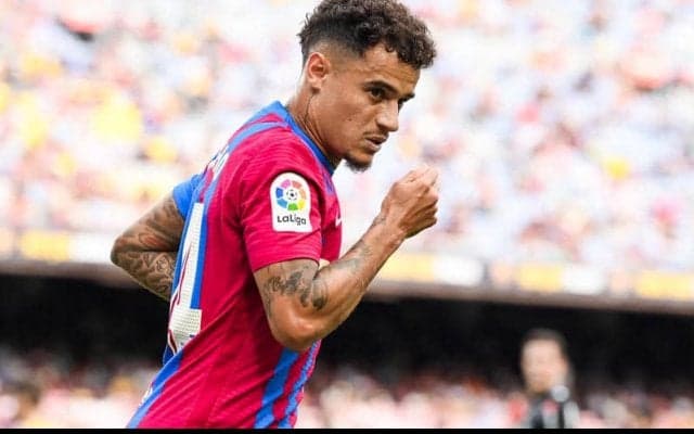 アストン・ビラのユニでピース、コウチーニョ妻が夫をサポート！ファンも「お帰りなさい」