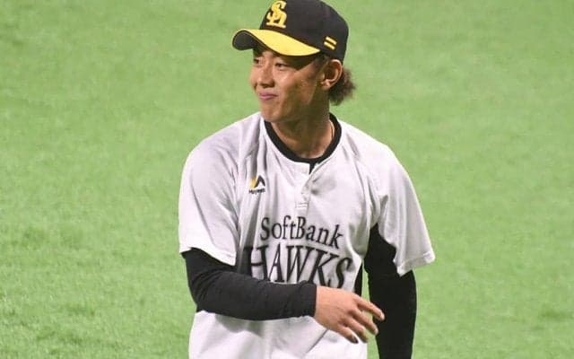 「二刀流もあり」!?　鷹・今宮健太が投じた“キレキレ”カーブに注目「リリーフが見たい」