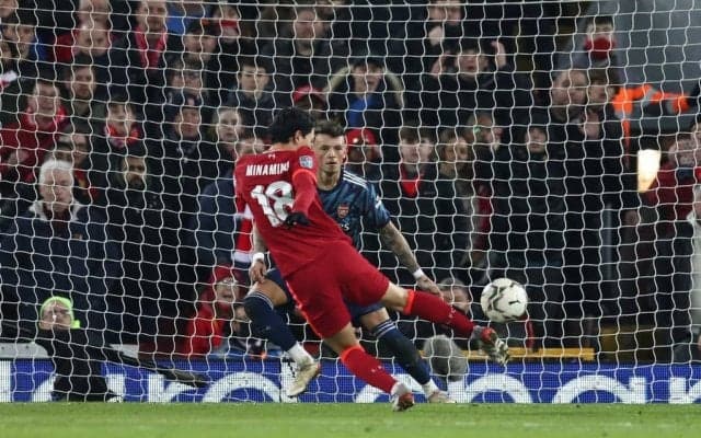 まさかの「絶好チャンスでミス」！日本代表FW南野拓実が「リバプール対アーセナル」で外した「至近距離からのシュート」