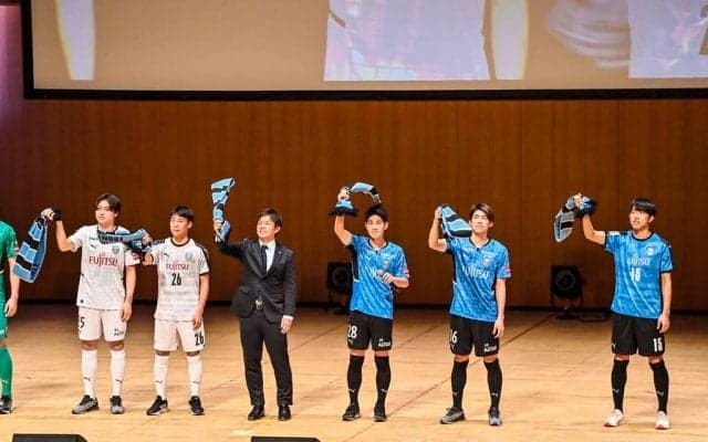 川崎フロンターレ新体制発表会でＭＣも泣いた！ 川崎信用金庫・理事長が明かした「川崎選手の男気裏話」