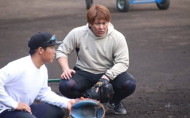 見るからに顔スッキリ？　鷹・甲斐拓也、夜の“コーラ断ち”で減量成功「継続して」