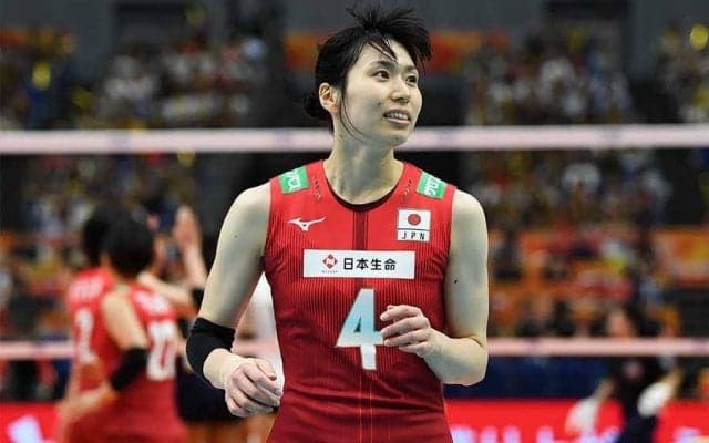 女子高生の制服姿に戻った31歳バレー元日本代表に反響「レアすぎる」「噂の！可愛い」