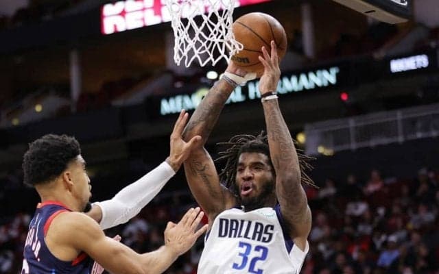 マブスがマーキーズ・クリスと2年契約に合意し、コーリー・スタインを放出か