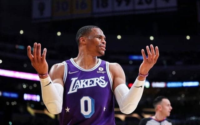 レイカーズOBマジックのツイートに、ウェストブルックは「俺が反応することはない」