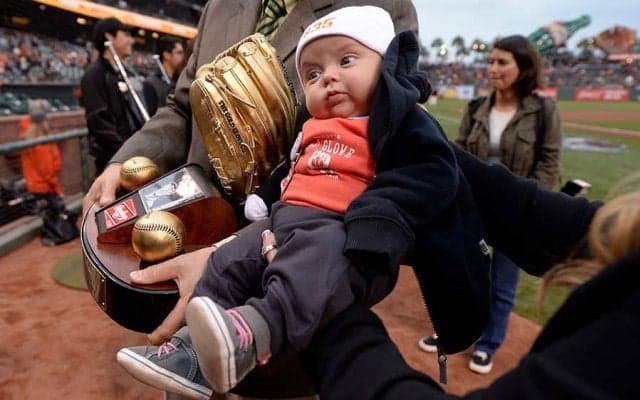 【MLB】6歳にしてスターの父と「紛うことなきスイング」　愛息の打棒が「素晴らしい」