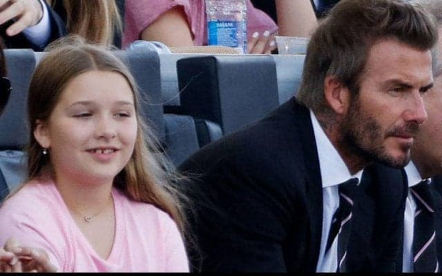 「唇はNG」ベッカムと10歳娘のキスが物議「美しい親子愛」と擁護する声も