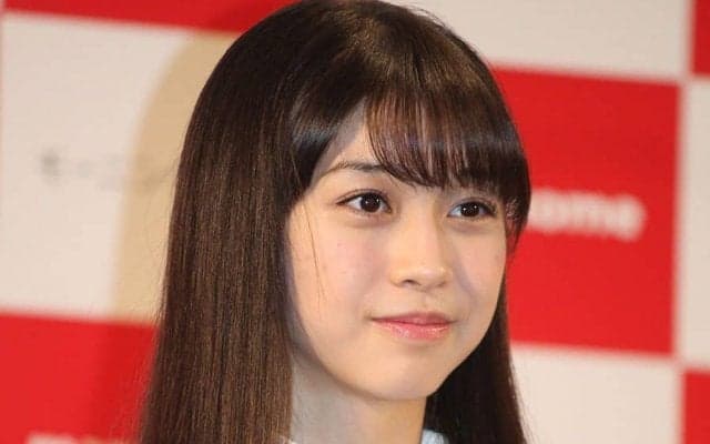 “難解ポーズ”のアイドルが「超絶可愛い」　野球愛溢れる姿は「可愛いウルトラマン」