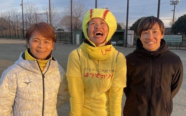 ソフトボールの五輪復帰を目指す！元日本代表監督・宇津木妙子氏が高速千本ノックを披露し、山田恵里ら代表選手から悲鳴も！？