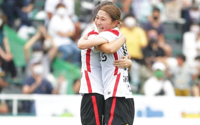 「浦和のツートップ」この日の相手は遠藤優、なでしこMF塩越柚歩が銀座でのランチショットを公開「優柚最高」