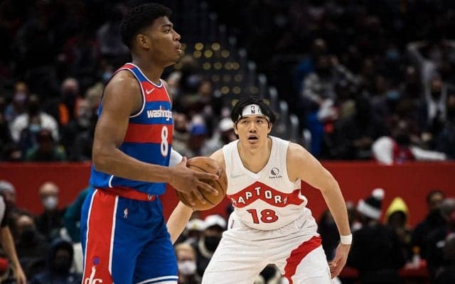 【NBA】八村塁 vs 渡邊雄太 2シーズンぶり日本人対決の軍配は……　混沌とする両チームのプレーオフ争い