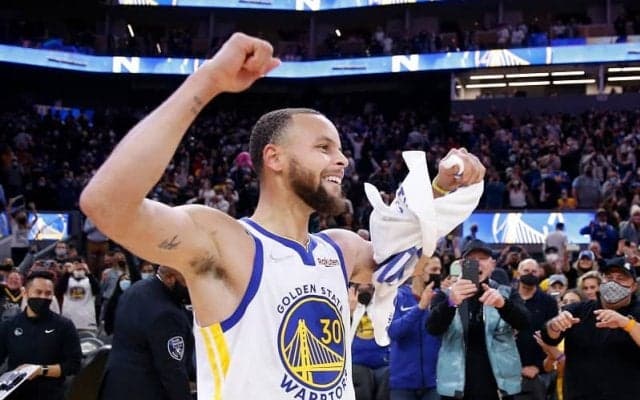 NBAキャリア初となる決勝ブザービーターを沈めたカリー「ようやくこの感じを味わえたよ」