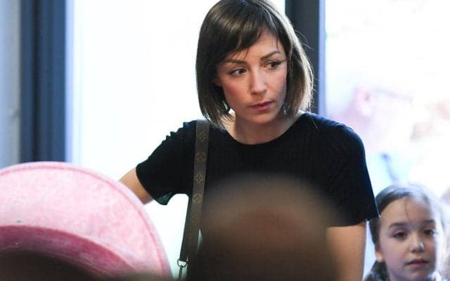 お気に入りはまさかの「ドラえもん」、イニエスタ妻のギャップある2ショットが反響