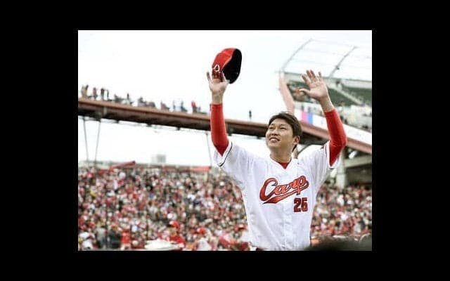 猛バッシングからの大歓声も。新井貴浩など現役晩年に古巣に戻って輝いた男たち