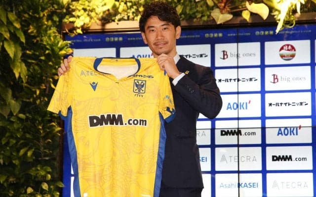 香川真司がベルギー到着！ 私服姿でサポーターへメッセージ「早く会いたいです」