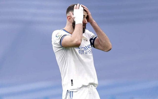 カリム・ベンゼマに災難続く!レアル・マドリードで初の｢PK失敗｣｢負傷交代｣に加えてフランス代表FWの留守中に起きた｢自宅被害｣