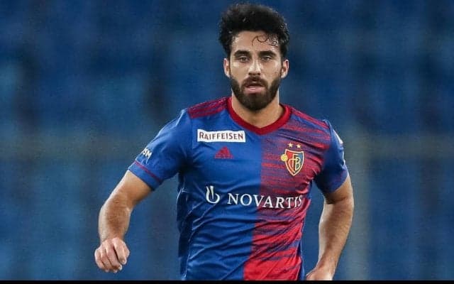 バレンシアがスイス代表CBエライ・キュメルトを獲得！