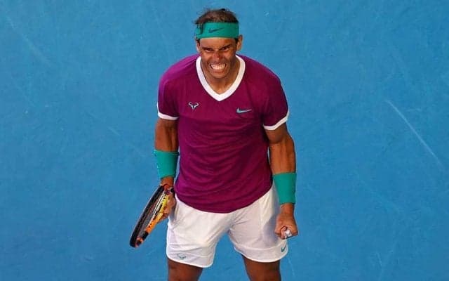 全豪会見で頬杖をつくナダル　1億2000万円の“相棒”に反響「注目されたいんだね」