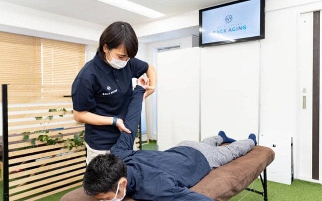 肩こりに悩むカメラマンが“スピード痛み取り”を体験し「あっ、これはスゴイ！」となった話