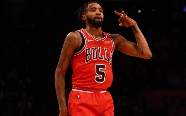 ブルズのデリック・ジョーンズJr.が右手人差し指を骨折…6〜8週間離脱へ