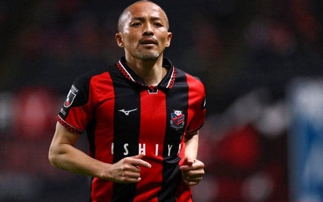 「三方とも素敵な笑顔ですね」札幌GK菅野が“おじさんず”を紹介！42歳小野伸二と肩を組んだのは？